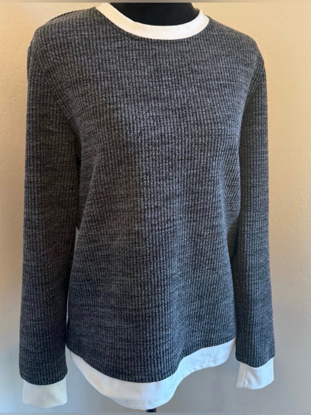 Men’s Cozy Ribbed Gray Sweatshirt with White Trim (Size M)
